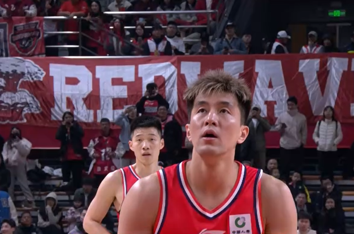 PG电子-突发！郭艾伦受到重伤，被担架送往医院，恐赛季报销